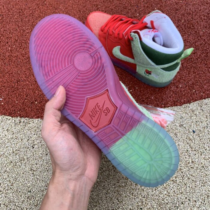 Dunk High SB 'Strawberry Cough' - Image 6