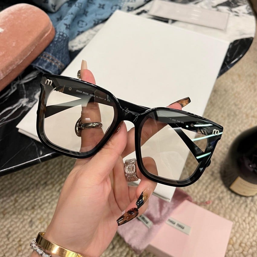 wsxc1776175964865_0 Oversized Square Sunglasses - Image 1